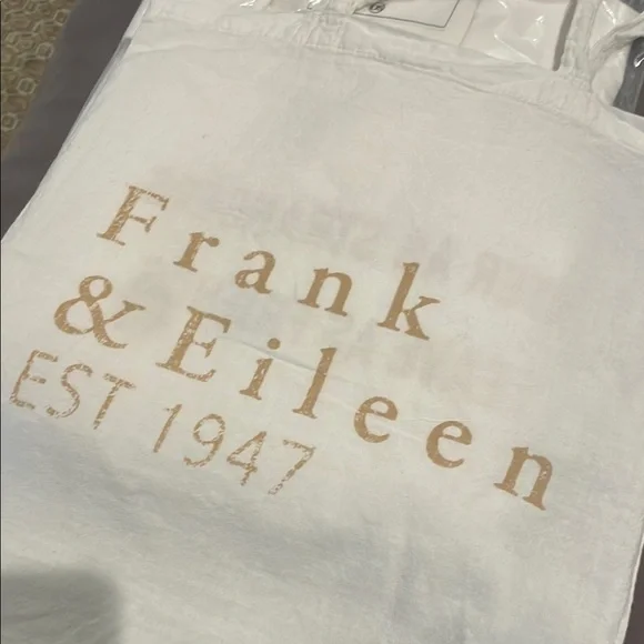 Frank & Eileen White Casual Button Down Shirt - Picture 2 of 6